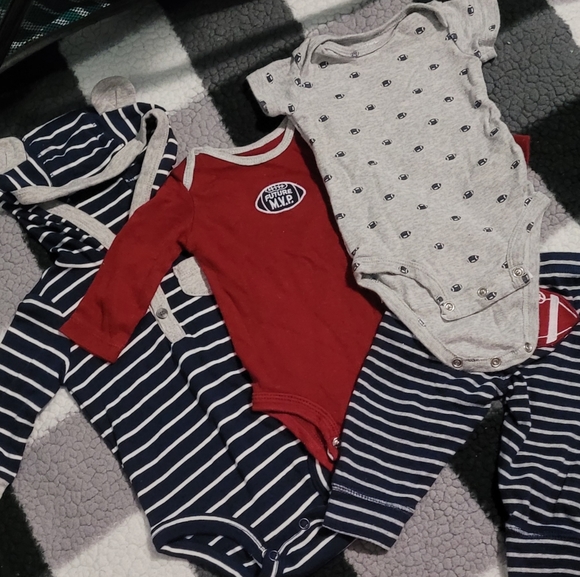 Carter's Baby Boy outfit Bundle - Picture 2 of 4
